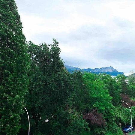 Charmant Appartement Avec Vue Sur Les Montagnes アヌシー エクステリア 写真